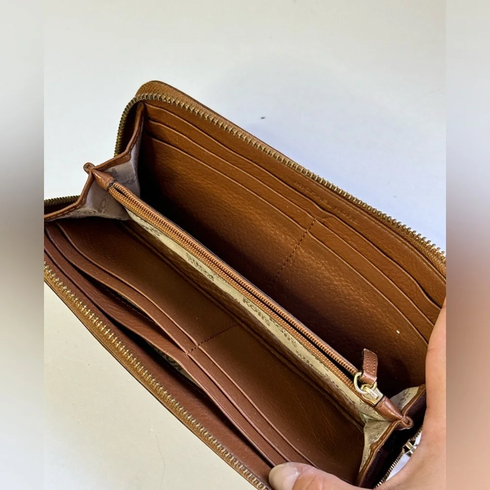 Michael Kors Jet Set Wallet, Large Light Tan Brown Zip Around Inside Pockets - Picture 4 of 11